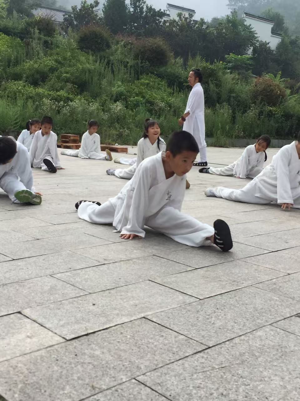 Children in white robes practising kung fu at Wudang Mountain