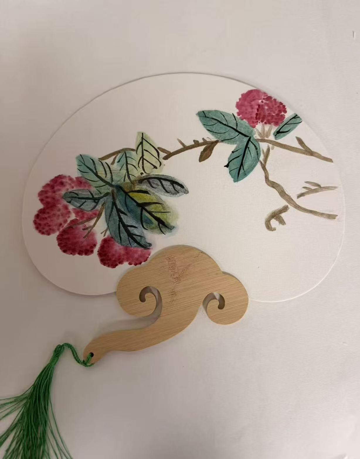 Round fan painting: lychee branches with red fruit, on a silk fan with a wooden handle