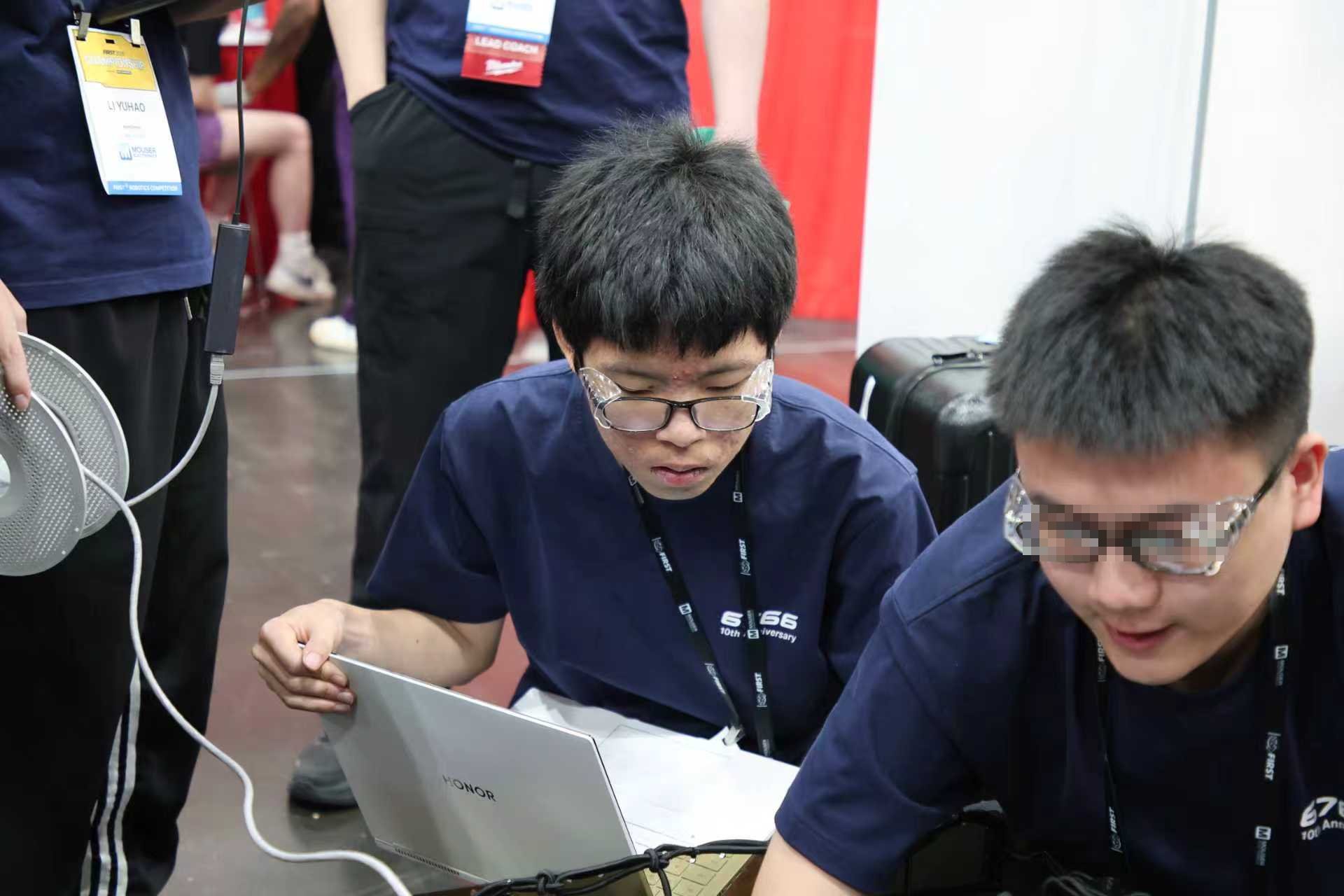 Debugging robot code with a teammate in the pit